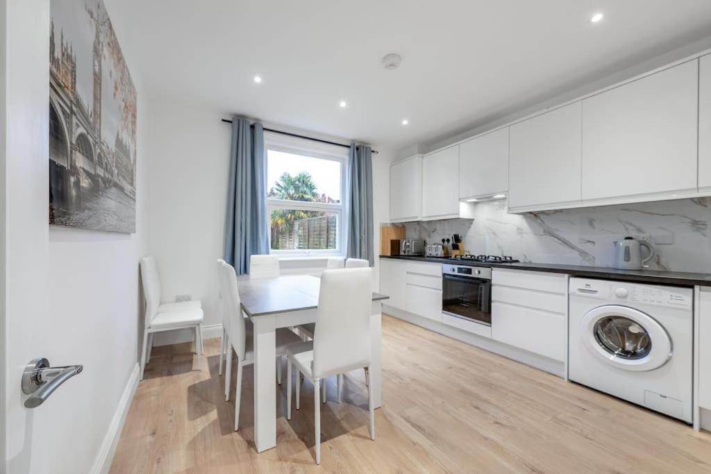 Brand New Cricklewood Zone 2 Modern Londra